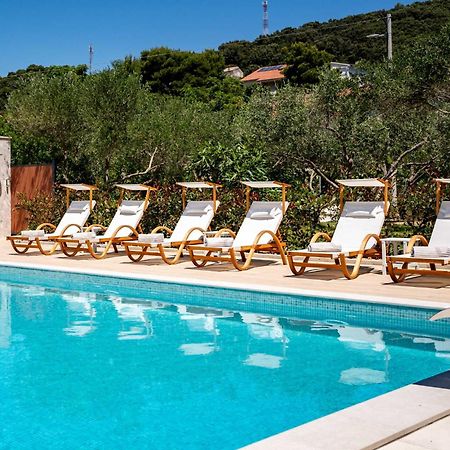 Foric Apartments With Outdoor Heated Pool Rab Town Ngoại thất bức ảnh