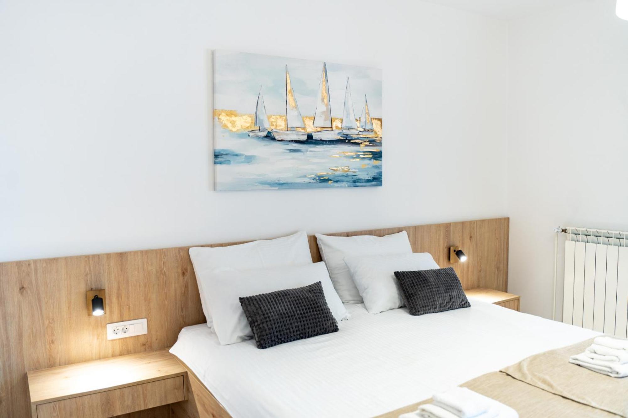 Foric Apartments With Outdoor Heated Pool Rab Town Ngoại thất bức ảnh