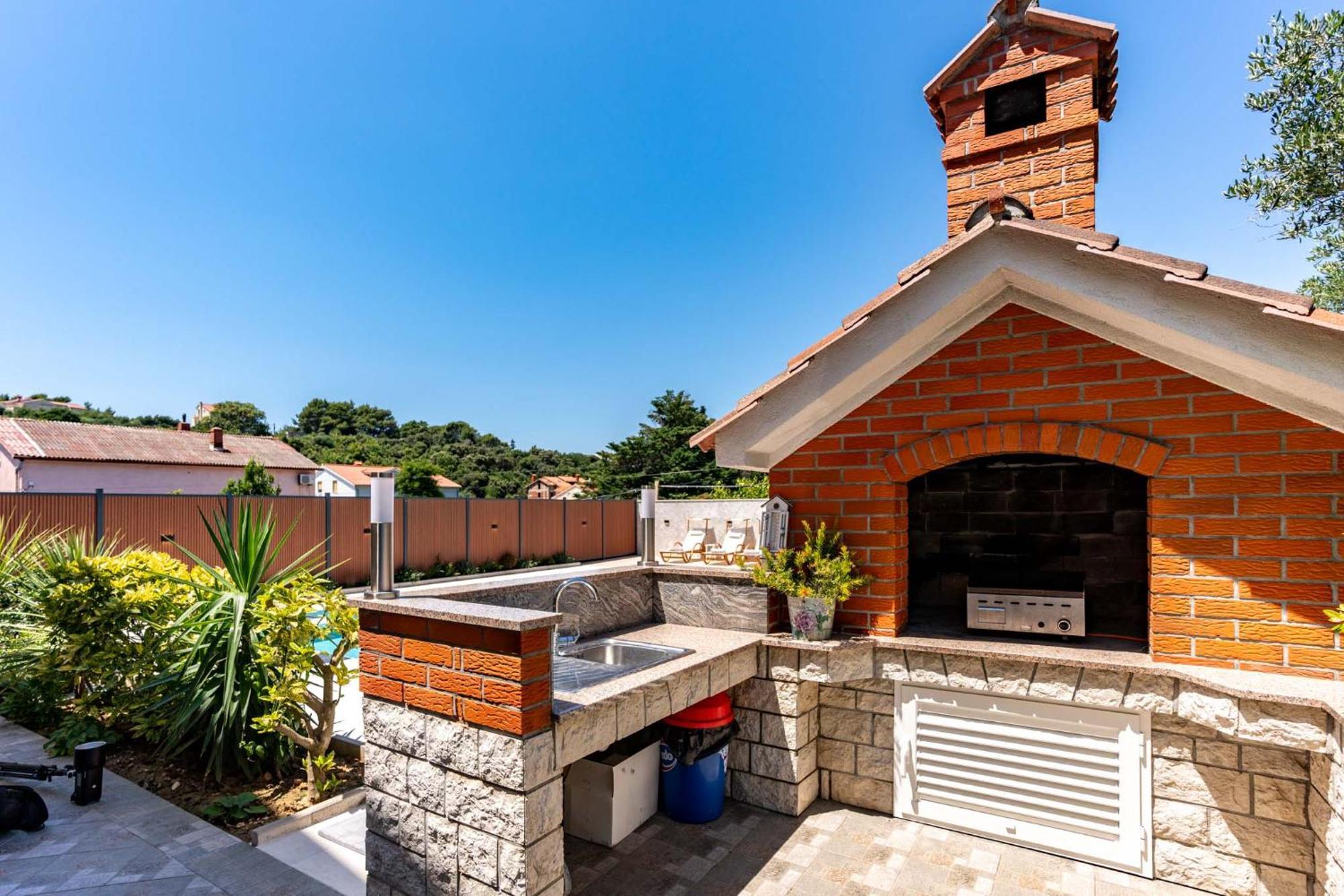 Foric Apartments With Outdoor Heated Pool Rab Town Ngoại thất bức ảnh